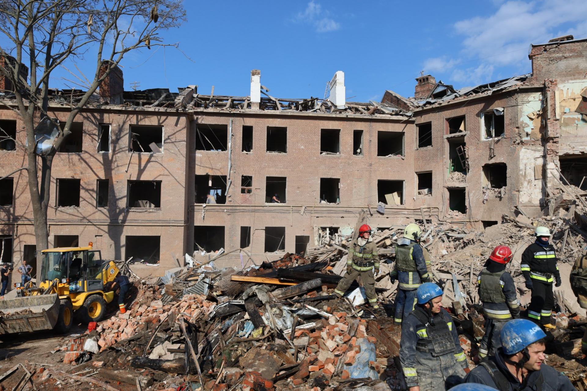 Bilancia útokov na ubytovne v Charkove je najmenej 19 mŕtvych a 44 zranených (1).