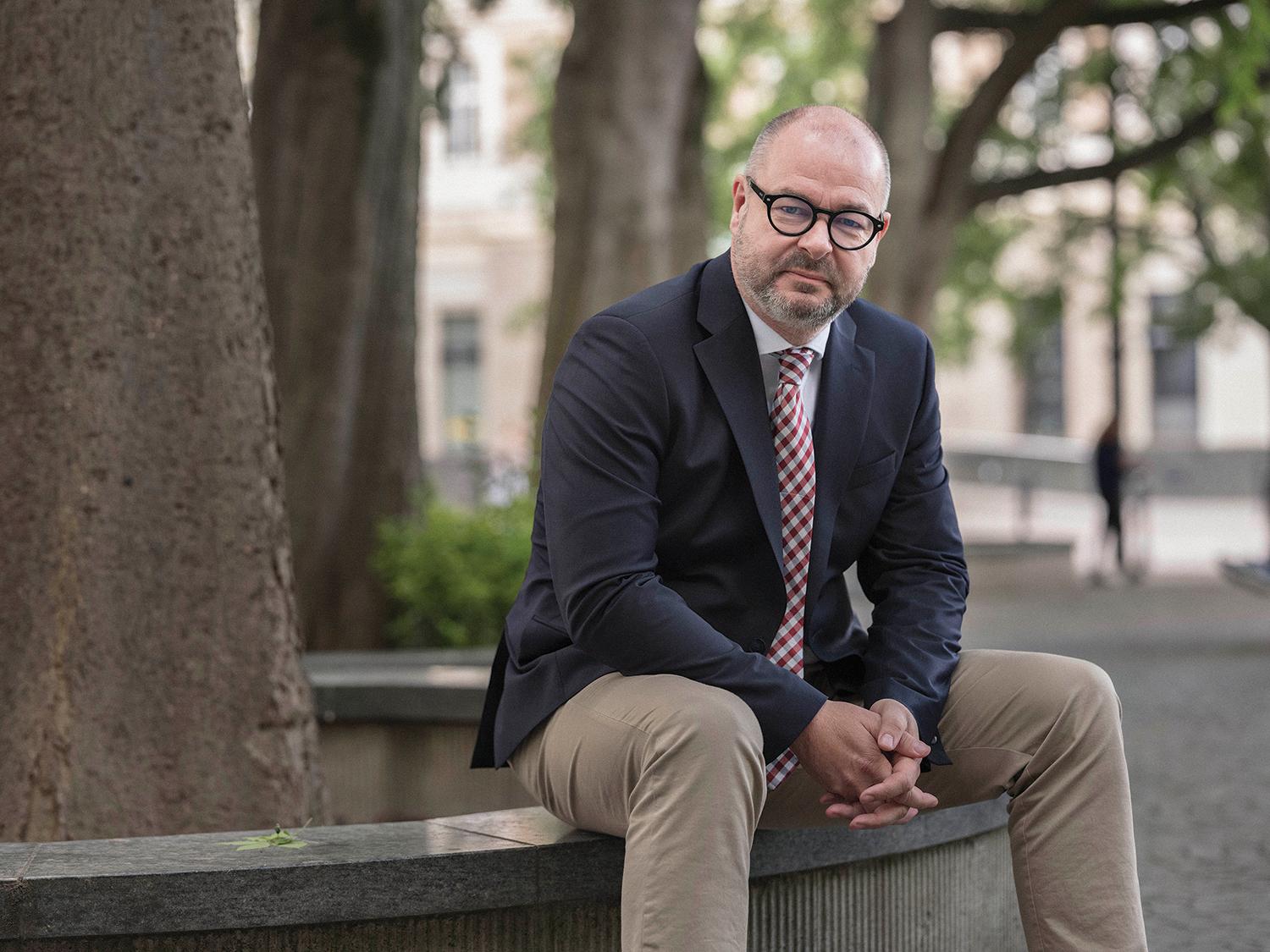 Podnikateľom, ktorí sa rozhodli pre presun vlastníckych štruktúr do zahraničia, sa nečudujem. Chcú udržať majetok vcelku a zachovať jeho prepojenie s rodinou. 