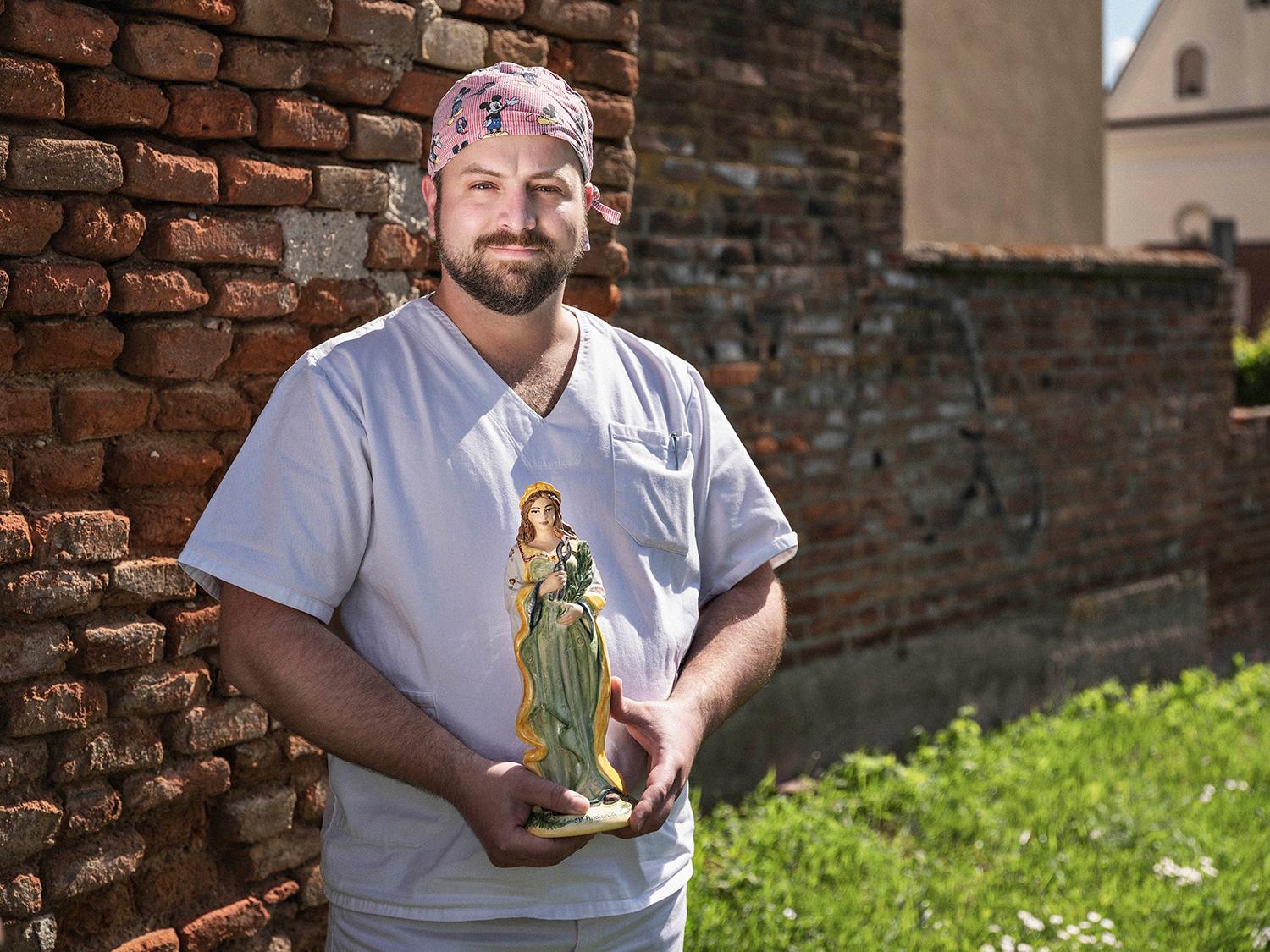 Tridsaťpäť ročný lekár z Trnavy Martin Šimo je členom charizmatického hnutia od sedemnástich rokov. "Je to medzi lekármi môj verejný ´coming out´", hovorí zo smiechom.