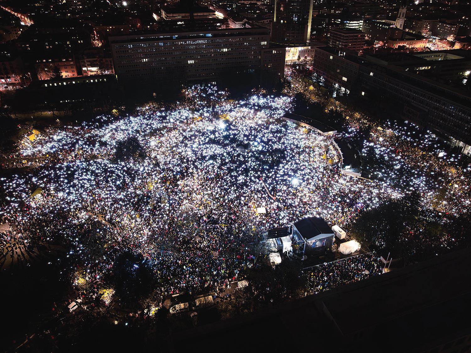 17. november 2025, Bratislava: Zhromaždenie na Námestí slobody pri príležitosti výročia Nežnej revolúcie a Dňa boja za slobodu a demokraciu.
