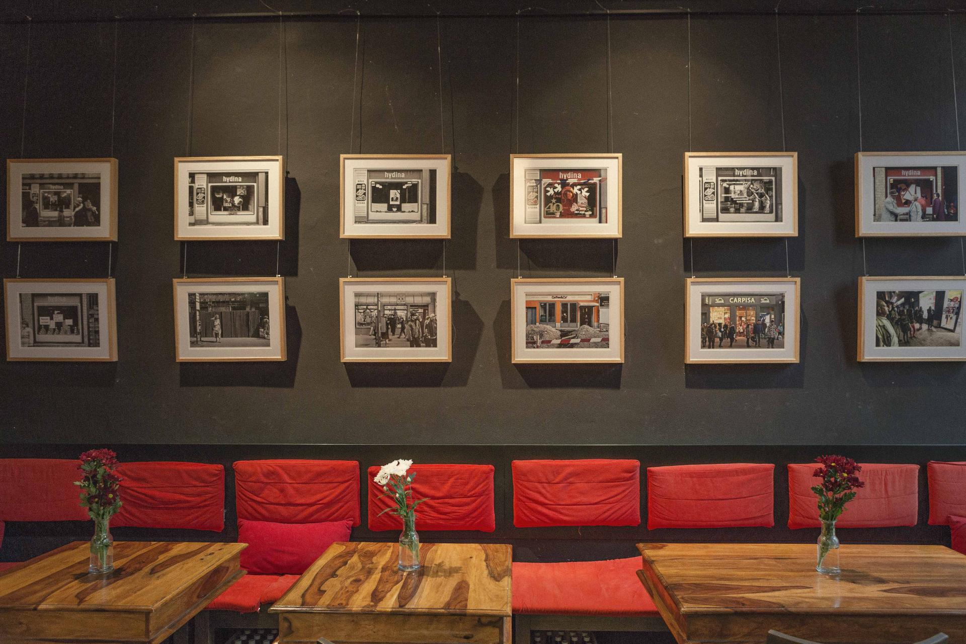 Fotografie sú vystavené aj v Klube pod lampou na Partizánskej ulici v Bratislave.