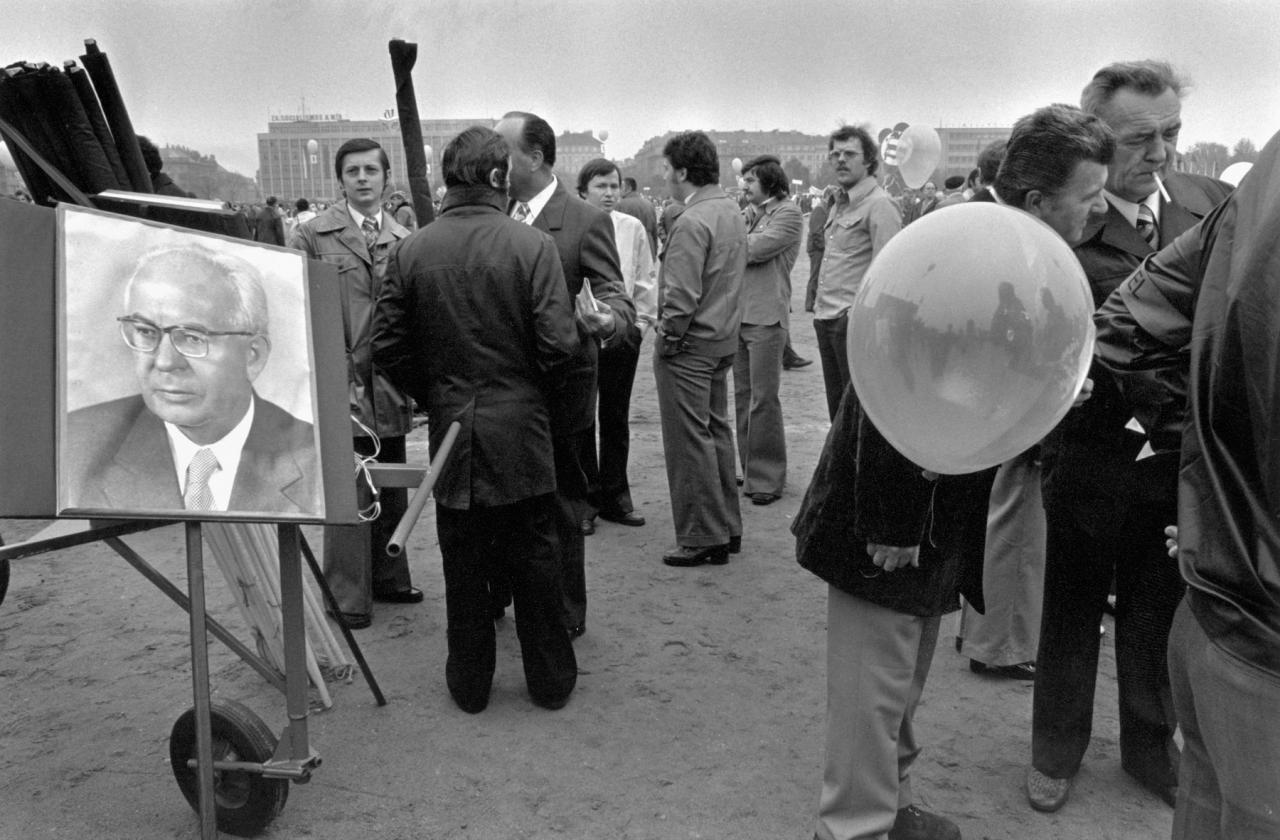  máj 1978, Praha: Voliči Smeru nie sú všetci zapálení socialisti, i keď časy normalizačných súdruhov majú príchuť priemernej bezstarostnosti.