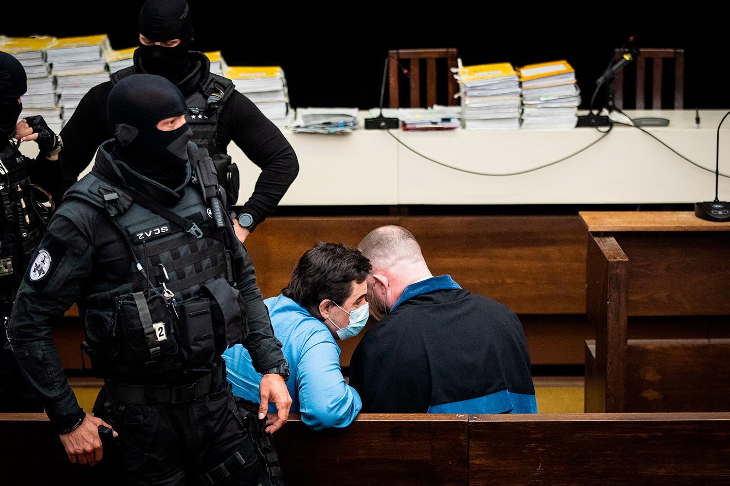 15. jún 2021 Bratislava: Marian Kočner so svojím obhajcom Marekom Parom počas verejného zasadnutia na Najvyššom súde SR.