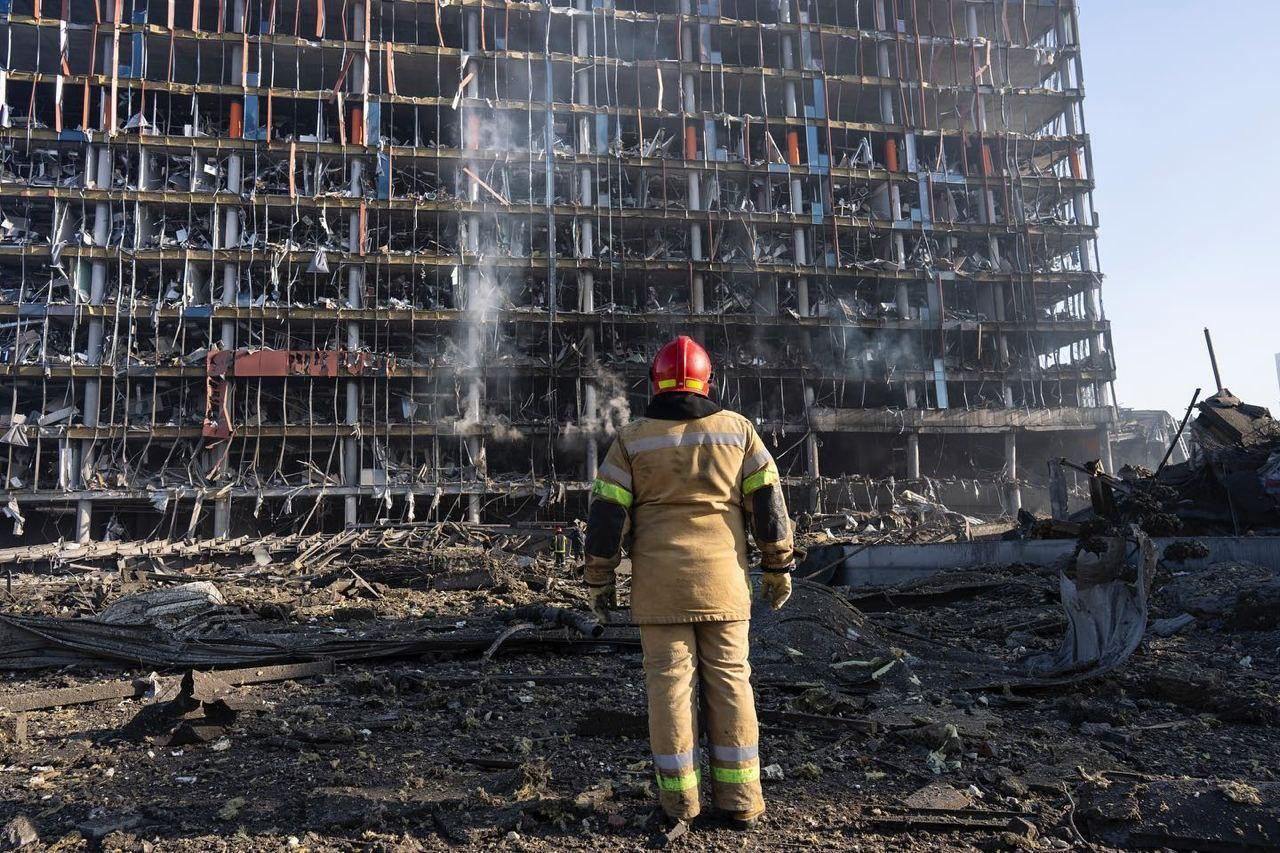 Kyjev, zničený obchodný dom.