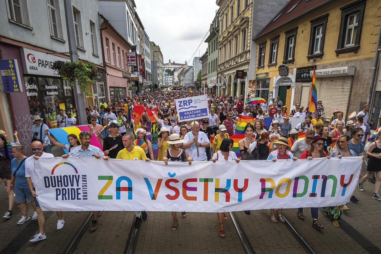 23. júl 2022 Bratislava: Pochod Dúhový Pride za ľudské práva lesieb, gejov, bisexuálnych a transrodových ľudí a zrovnoprávnenie ich sexuálnej orientácie a rodovej identity.