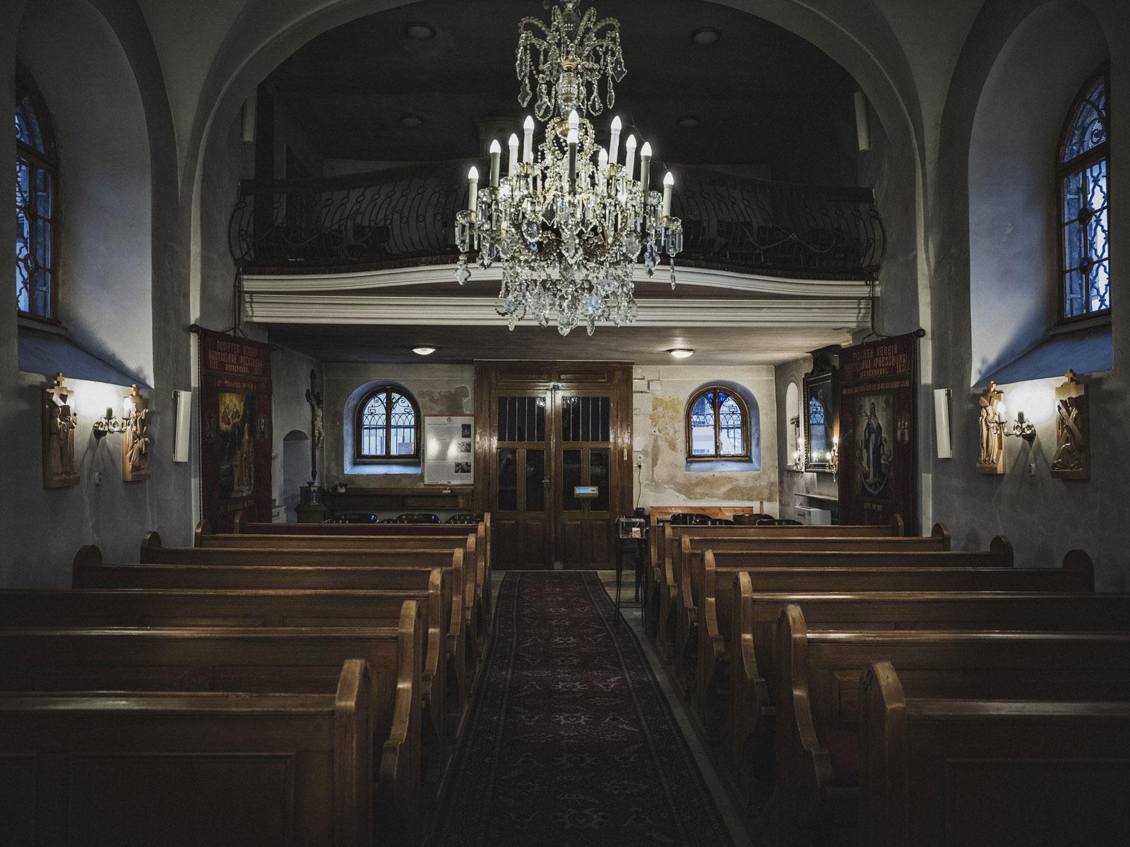 10. marec 2020 Bratislava: Najbližšie dva týždne sa veriaci nebudú môcť pomodliť ani v Kostole Najsvätejšej Trojice v podhradí pri Dunaji. 