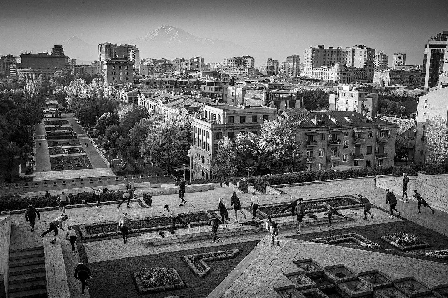 Jerevan, Kaskády: Ararat sa občas nečakane objaví, vždy som ohromený, aká je to fantastická hora.