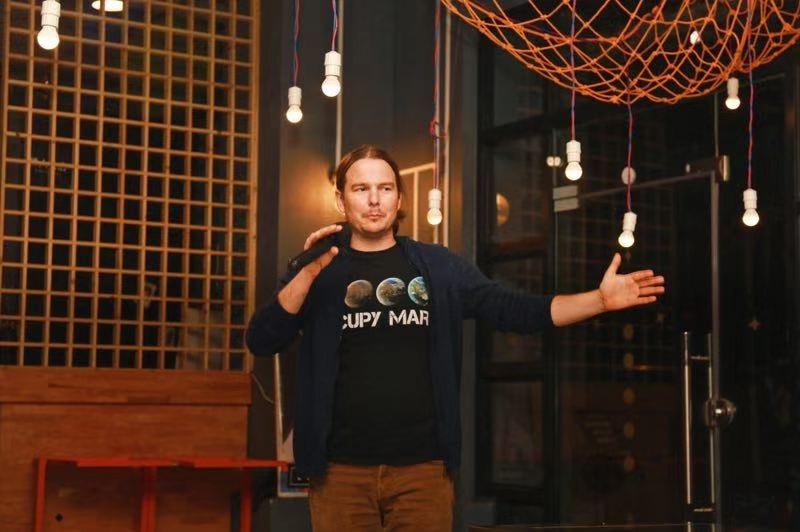 Norbert Werner priblíži čierne diery vo vesmíre. 