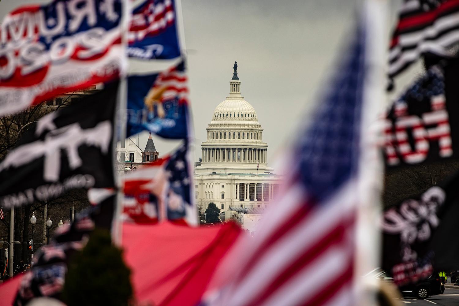 5. január 2021 Washington D.C., USA: Podporovatelia Donalda Trumpa sa zhromažďujú pri budove kongresu.