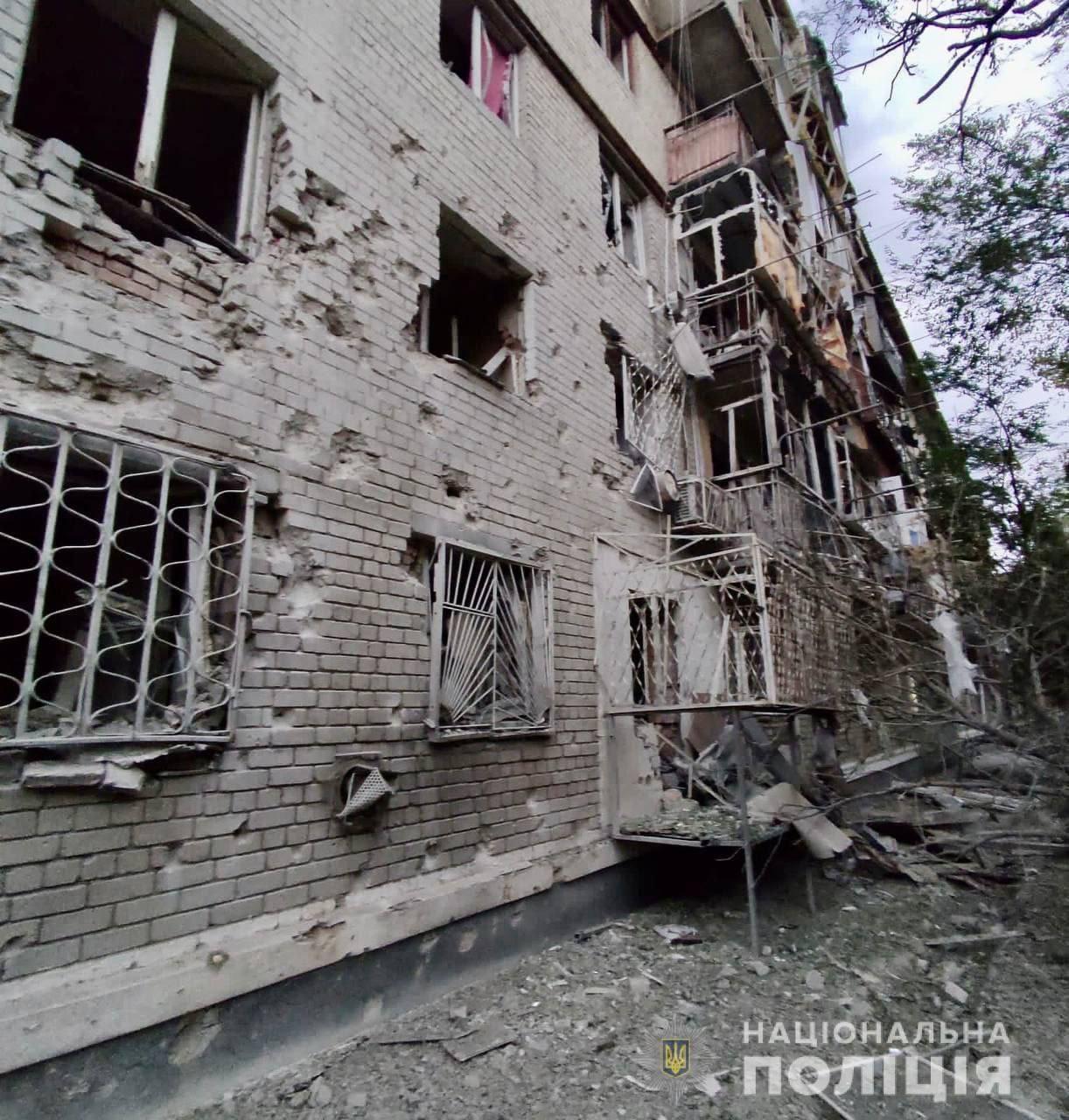 Nikopol. Dnepropetrovsk. V dôsledku ostreľovania boli poškodené viacposchodové obytné budovy