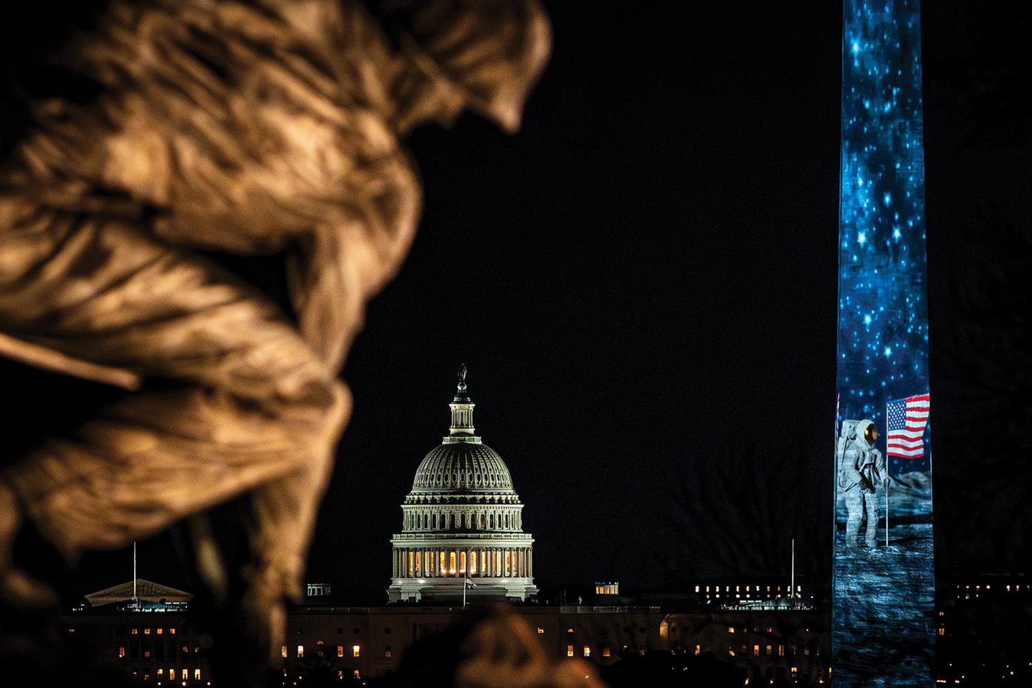 3. január 2025, USA: Projekcia na obelisku Washington Monument pri príležitosti blížiaceho sa 250. výročia založenia Spojených štátov amerických.