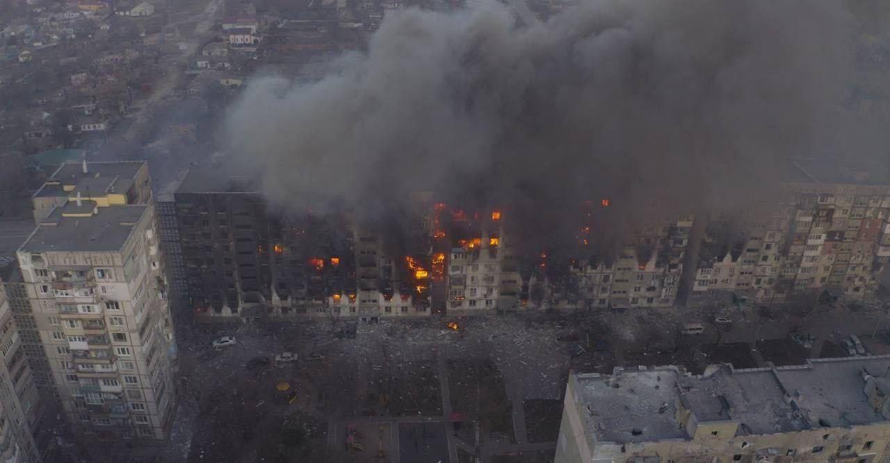 Mariupoľ v plameňoch a hustom dyme z inej perspektívy 