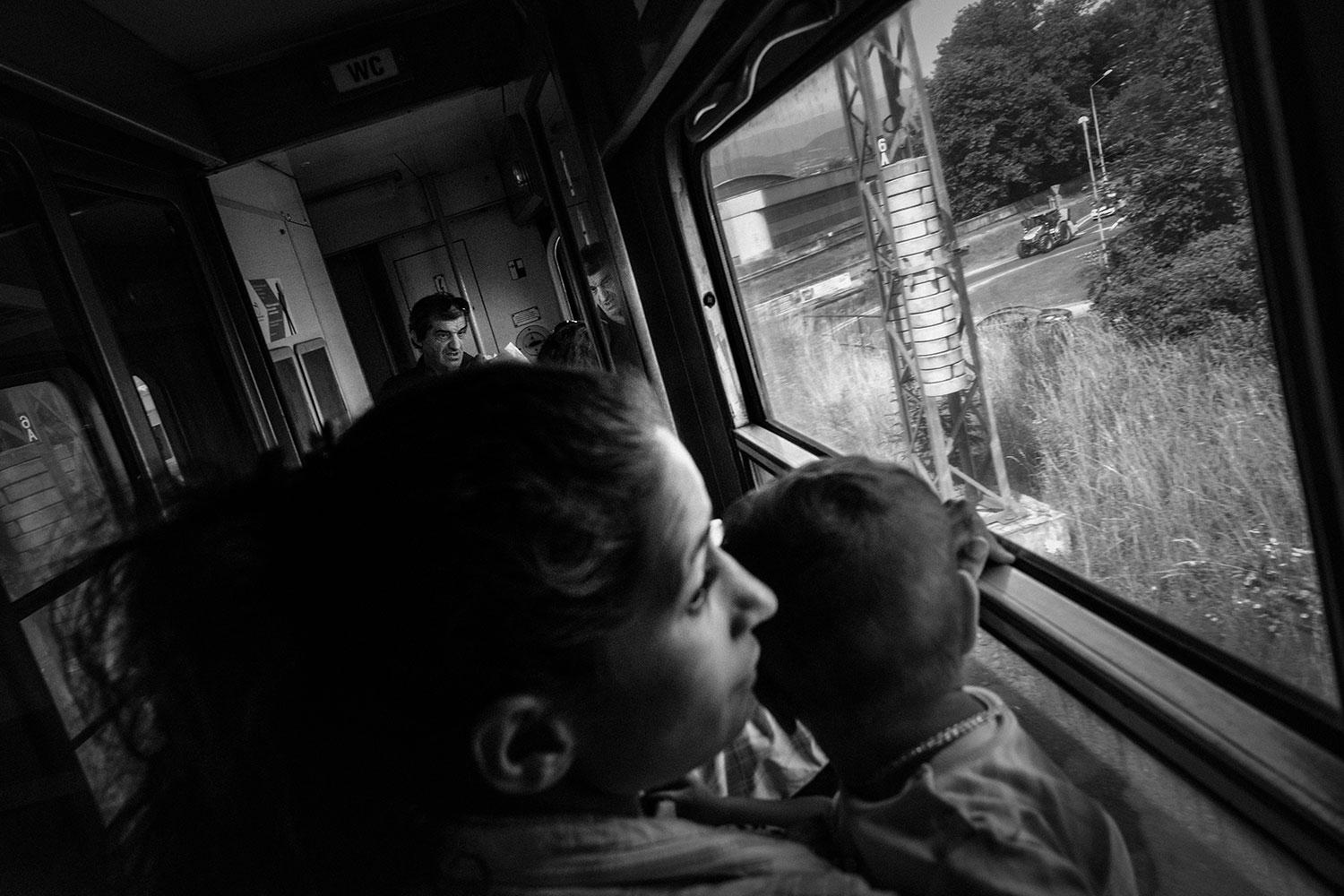 Rýchlik na trati Bratislava – Banská Bystrica. Na Slovensku, žiaľ, stále platí, že aj po masívnych investíciách do obnovy tratí auto stále vyhráva nad vlakmi.