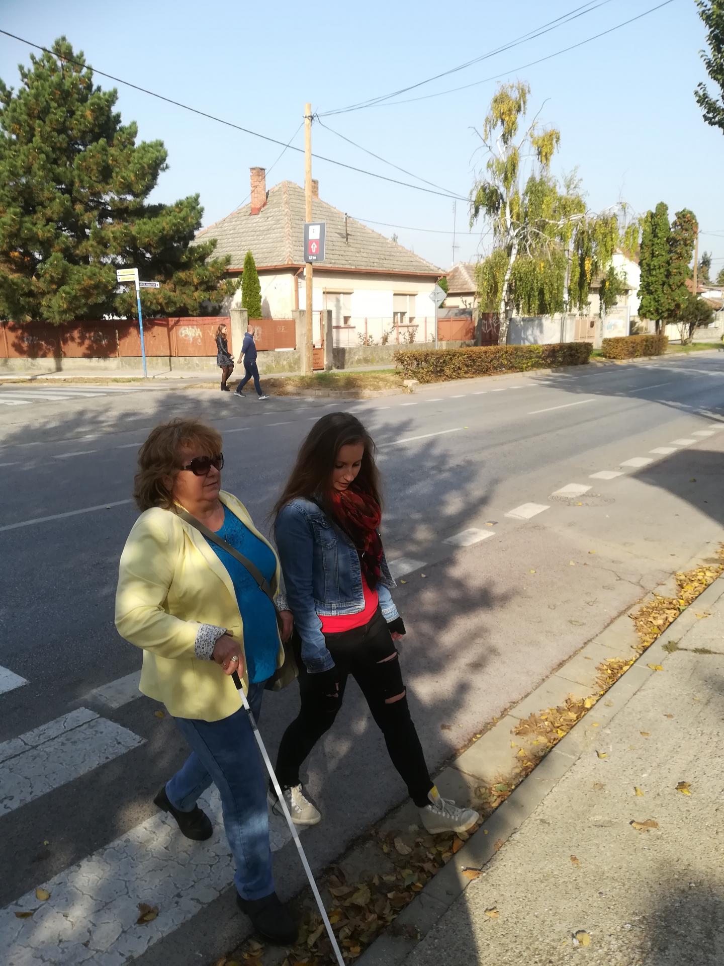 Nácvik chôdze s bielou palicou. 