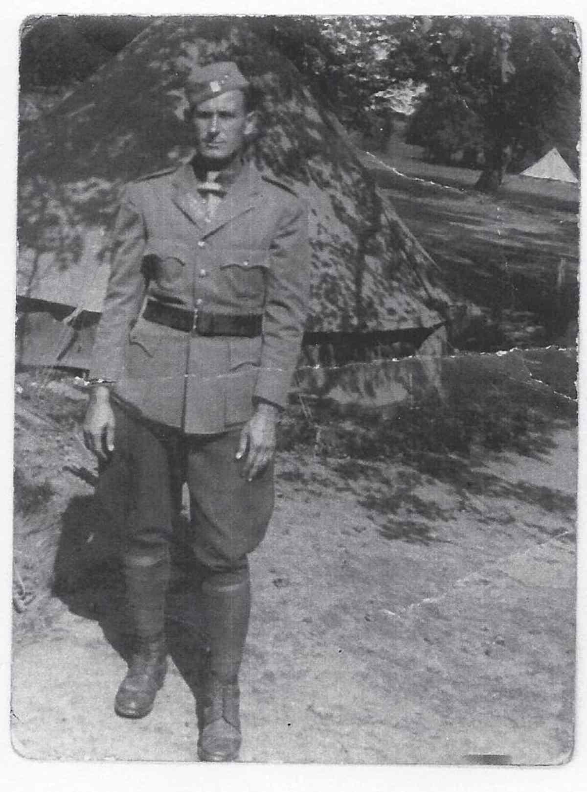 Ján Anděl odišiel na jar 1939 cez Poľsko do Francúzska, kde vstúpil do cudzineckej légie.