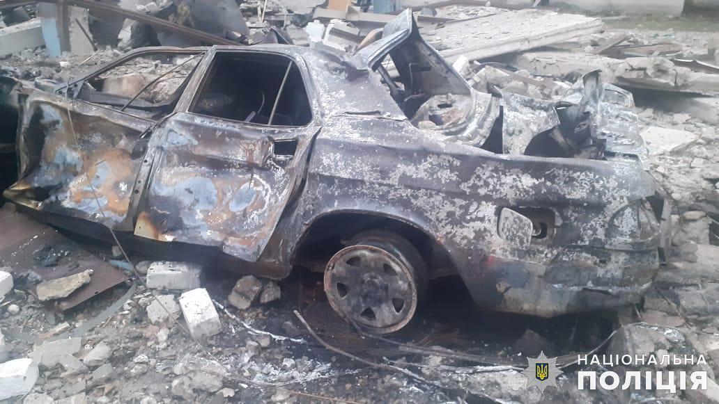 Mykolaiv. Auto poškodené ostreľovaním