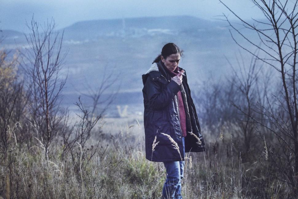 Česká herečka Zuzana Stivínová hrá v seriáli starostku obce Hanu Sikorovú, ktorá v Pustine bojuje s bohatou ťažiarskou spoločnosťou.