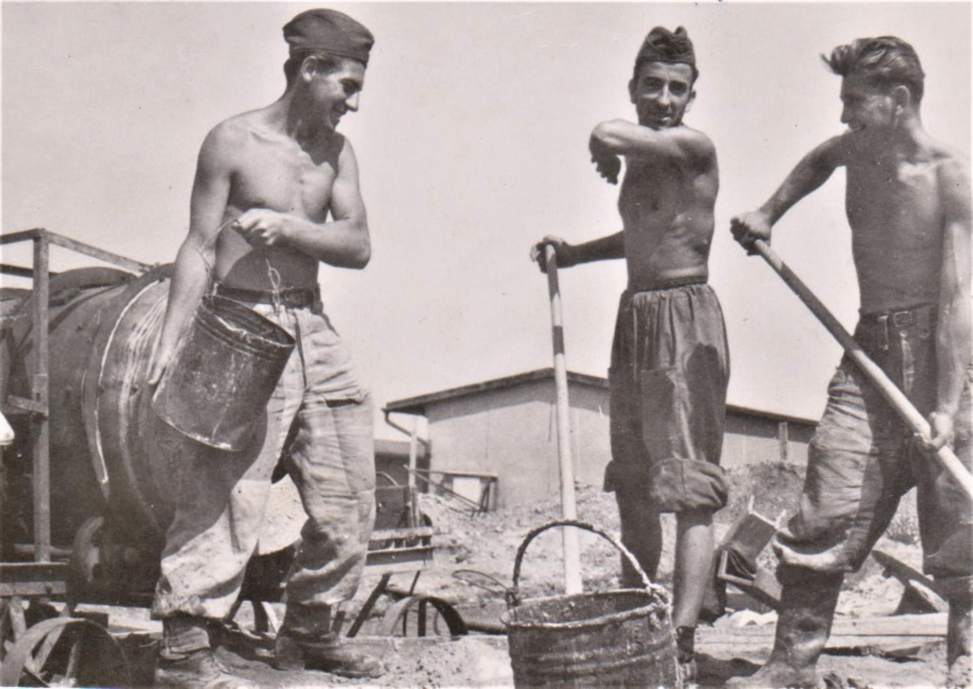 Jaromír Nickl počas práce.