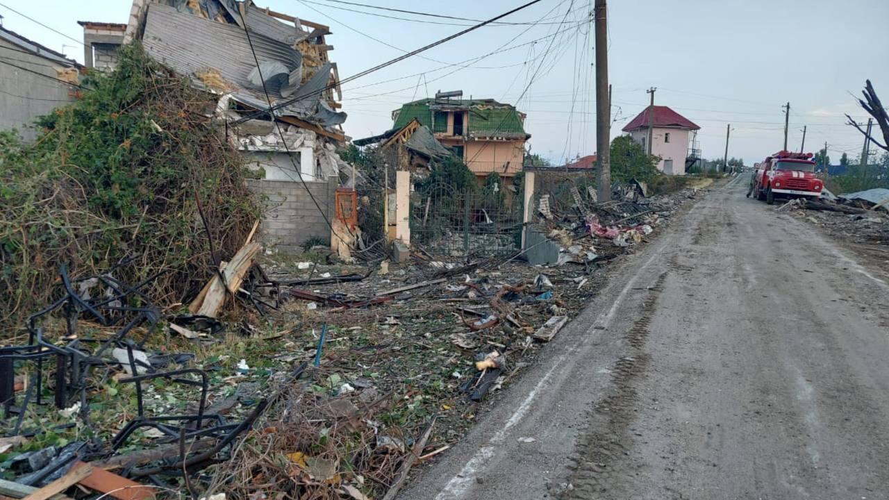 Odesa.Zničené súkromné domy a hotel