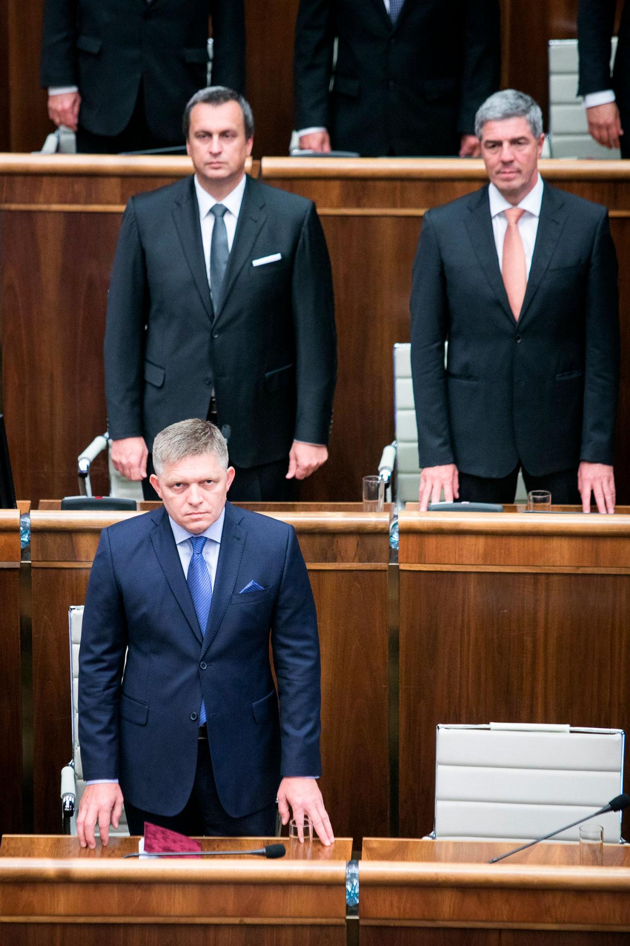1. september 2017 Bratislava: Premiér Robert Fico a jeho koaliční spojenci počas slávnostného zasadnutia Národnej rady v deň 25. výročia Ústavy. Most-Híd sa rok predtým dostal do parlamentu už tretíkrát za sebou.