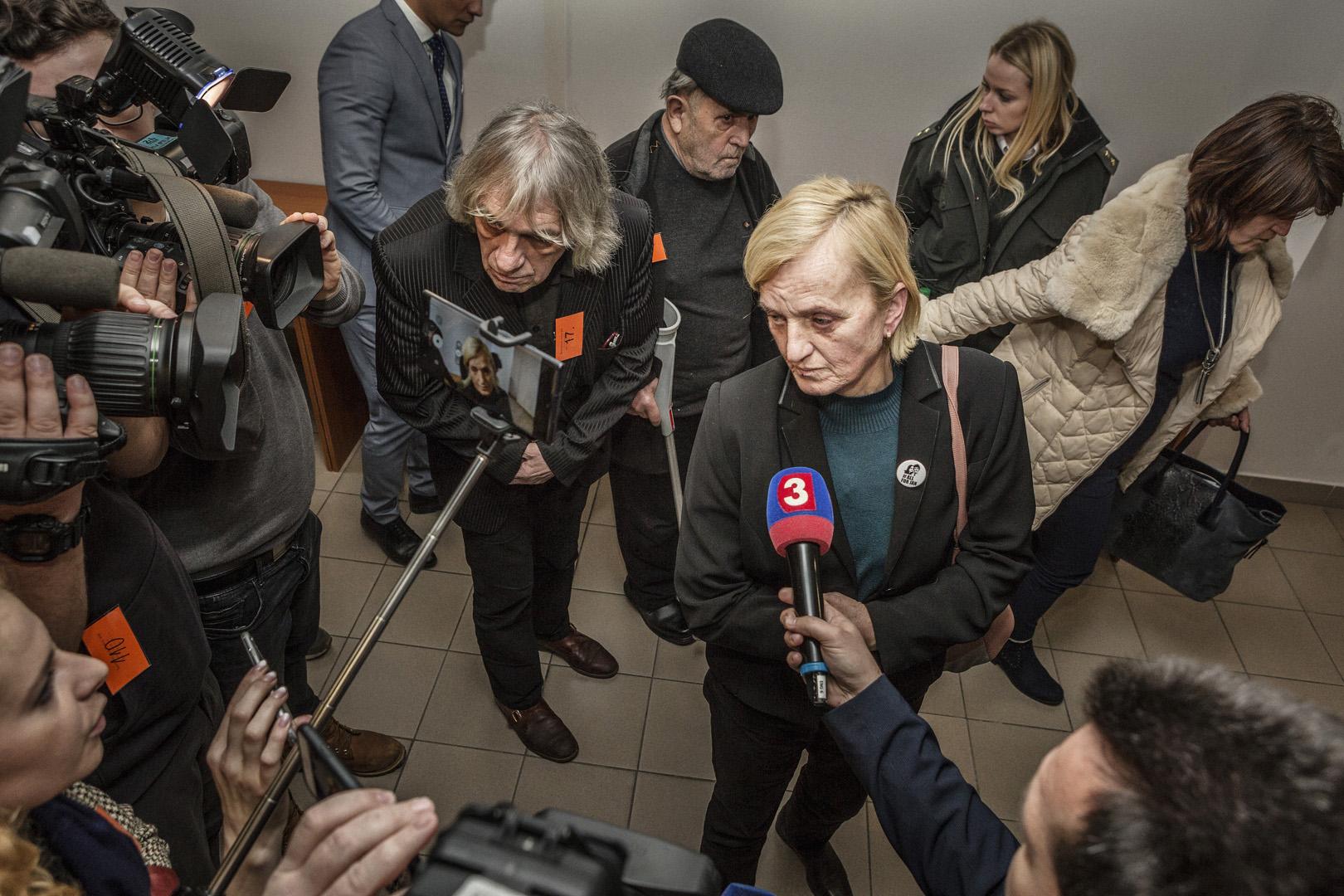Zlatica Kušnírová, matka zavraždenej Martiny Kušnírovej, vypovedá pred súdom: "Od začiatku som tvrdila, že je to politická vražda. Vieme, o kom písal a čo písal."