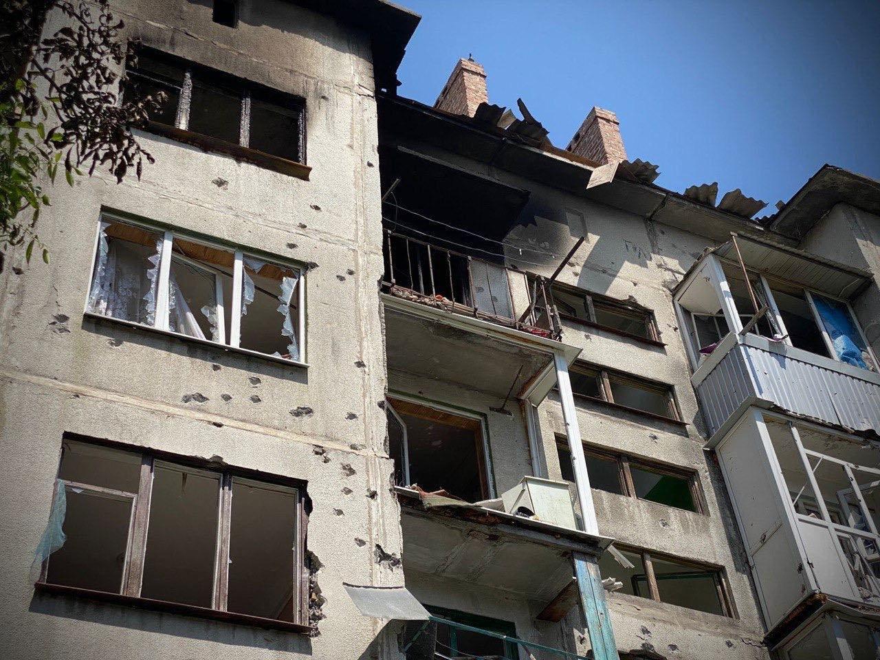 Slavjansk, Donecký región. Výsledkom bombardovania boli mŕtvi aj zranení a zničené civilné ciele (1).