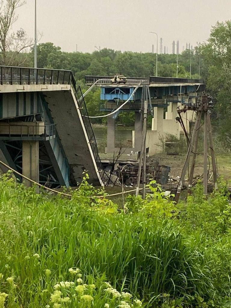 Okupanti zničili most medzi Severdoneckom a mestom Lisičanks