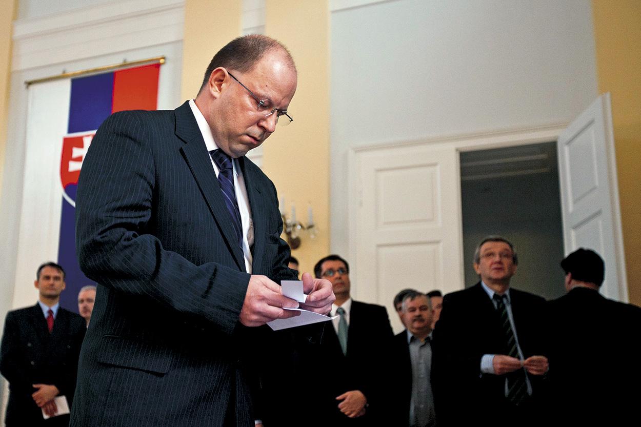 7. február 2011 Bratislava: Jaroslav Rezník počas žrebovania poradia pri verejnom vypočutí kandidátov na generálneho riaditeľa RTVS.