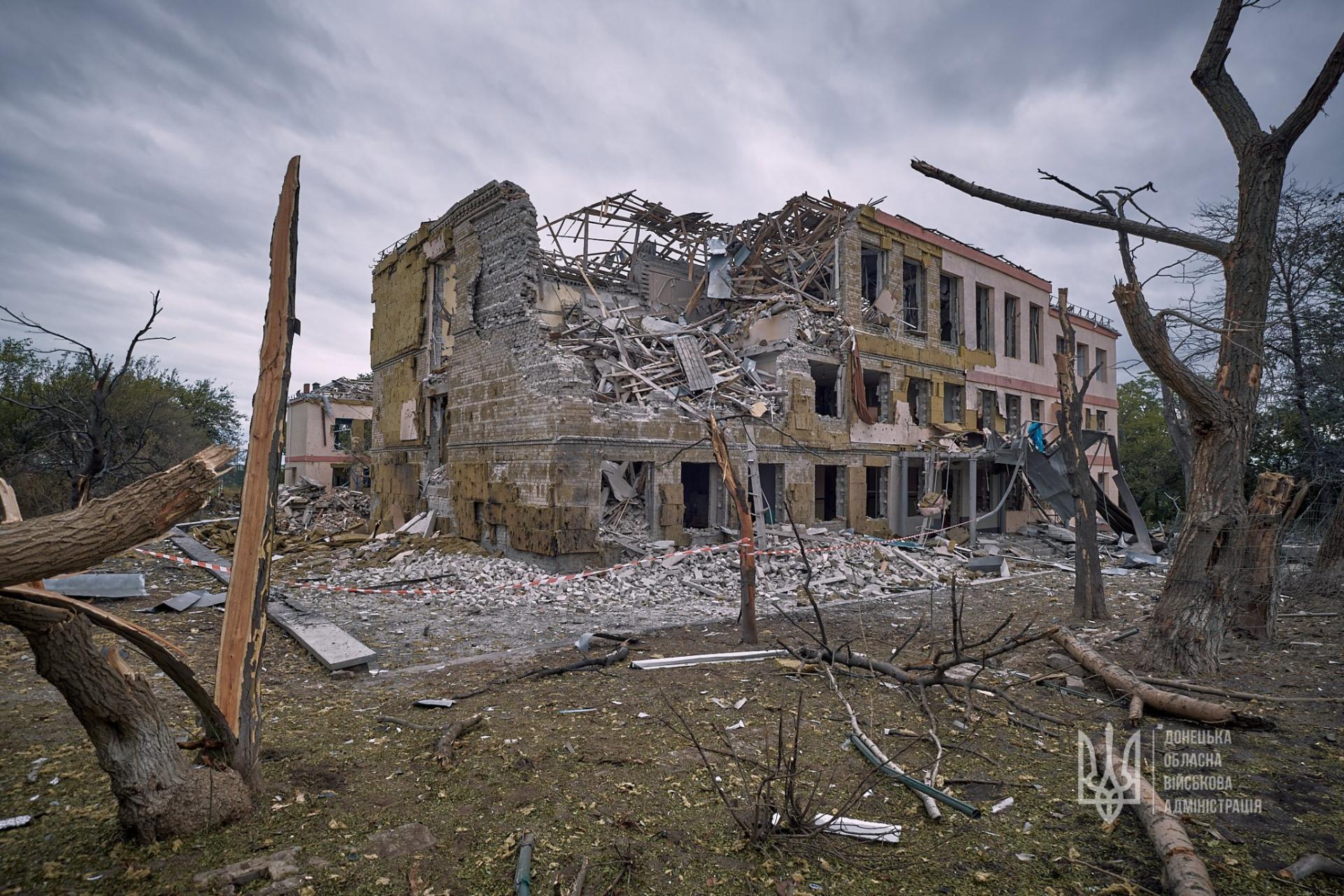 Kramatorsk. Donecká oblasť. Škola zničená raketovým útokom