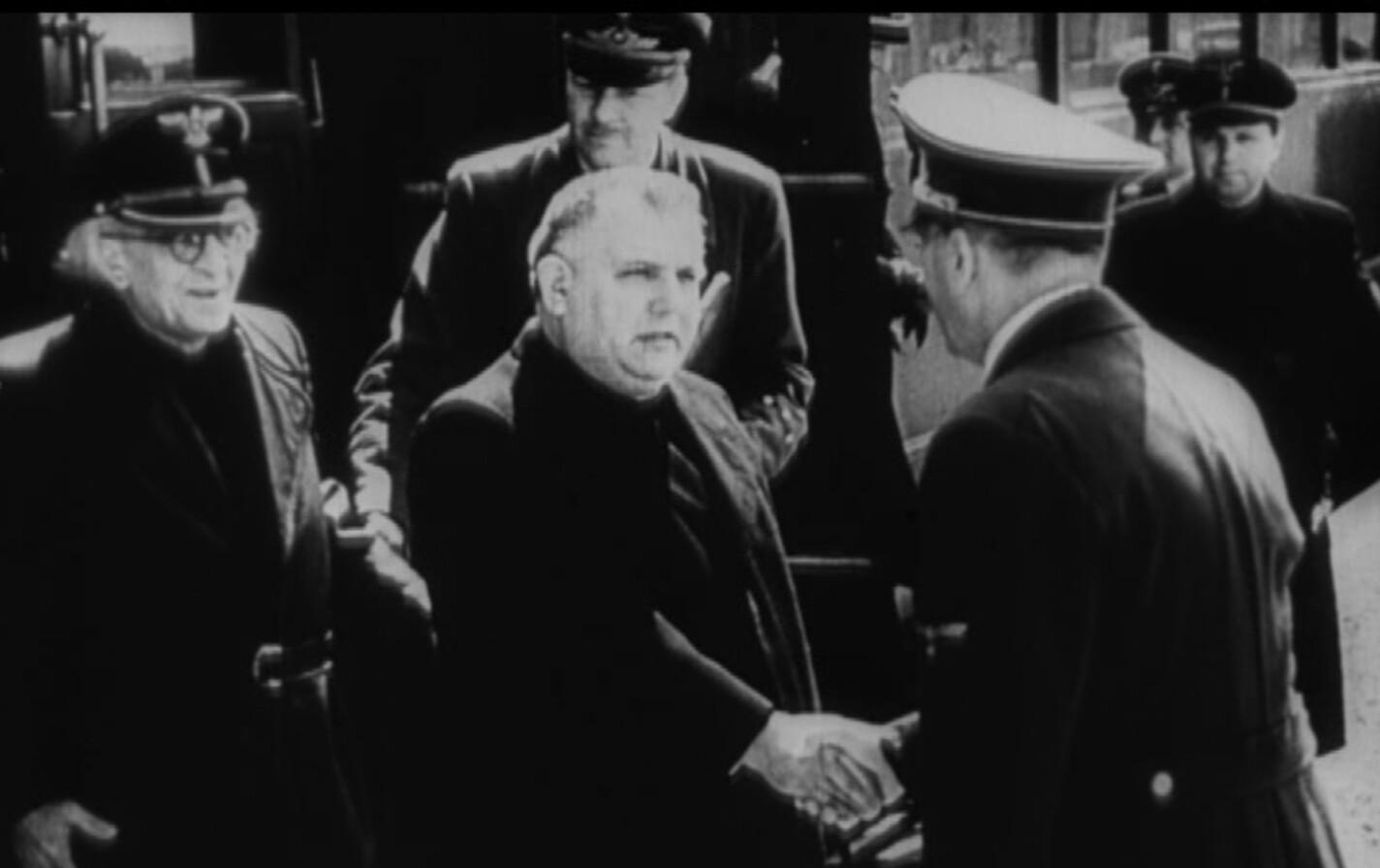 Záber z filmu Sú osobne zodpovední za zradu na národnom povstaní, réžia Ján Kadár.
