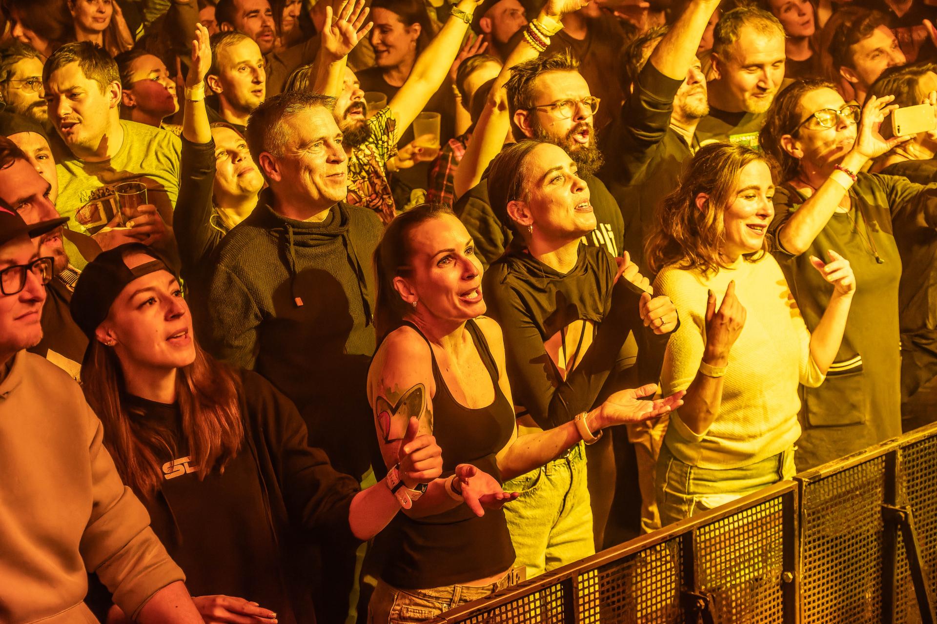 Za všetko hovorí aj pohľad do publika.