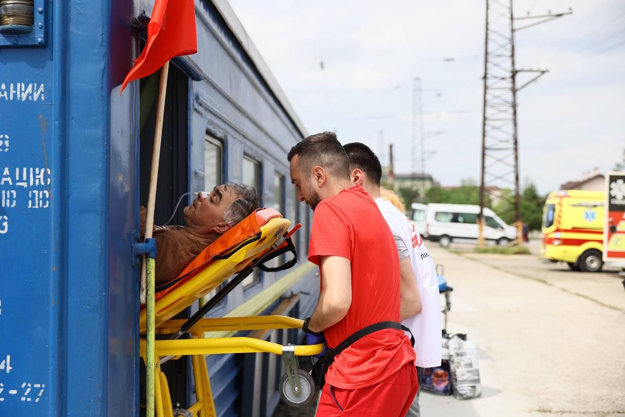 Evakuácia 20 zranených do mesta Ľvov z oblastí Dnepropetrovsk a Doneck