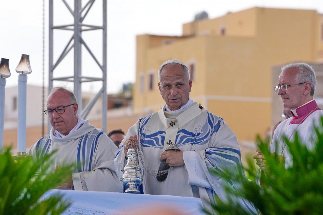 Pápež Lev si na ostrove Lampedusa uctil pamiatku obetí v radoch migrantov