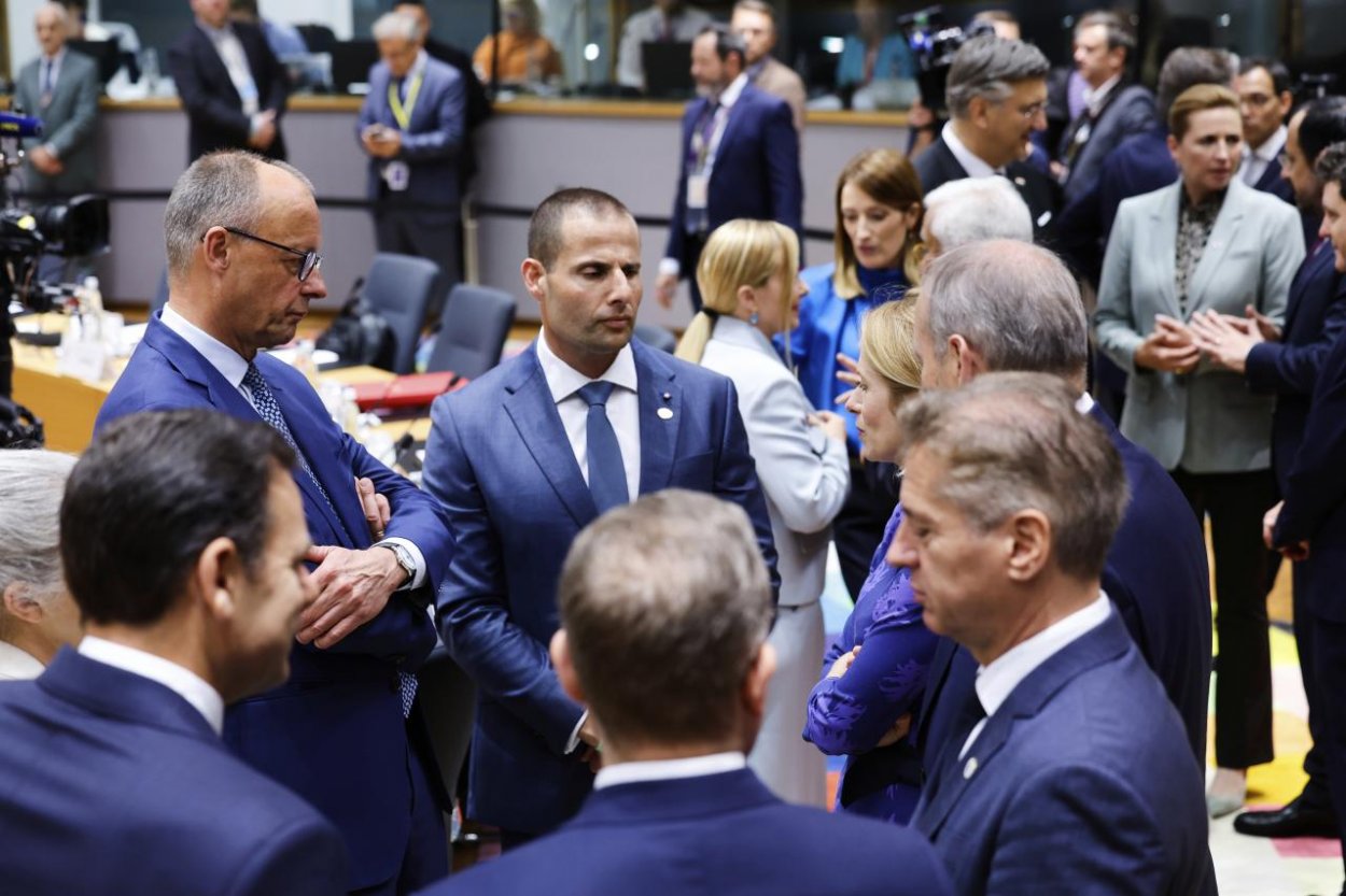 Lídri EÚ vyzvali na významné posilnenie obrany a väčšiu suverenitu