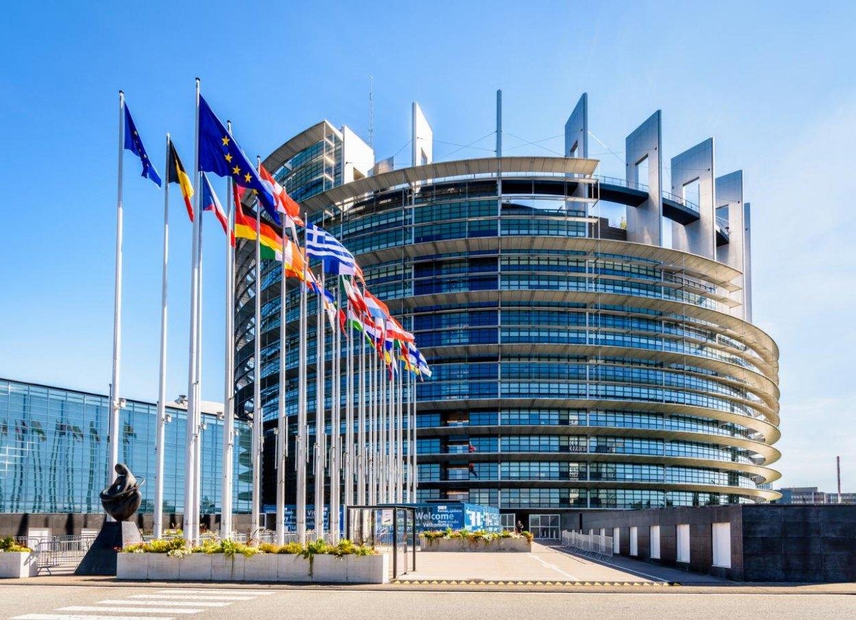 EP schválil reformu sprísňujúcu migračnú politiku