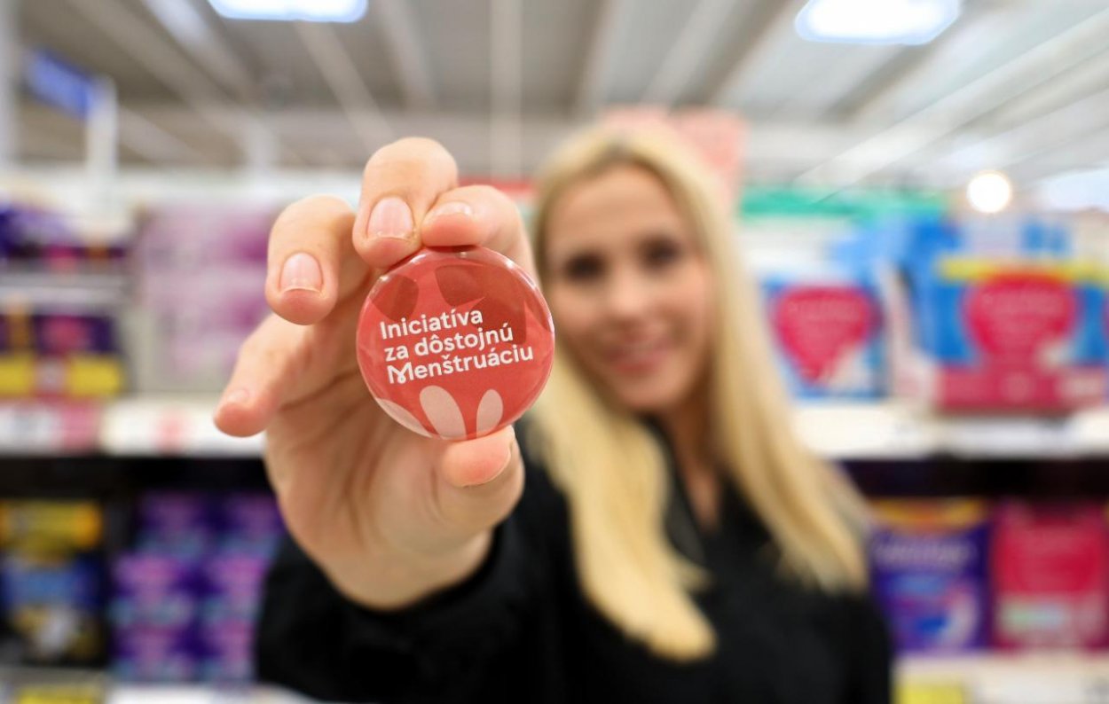 Tesco pomohlo ženám ušetriť vyše 120-tisíc eur, dôstojnú menštruáciu podporuje systémovými riešeniami