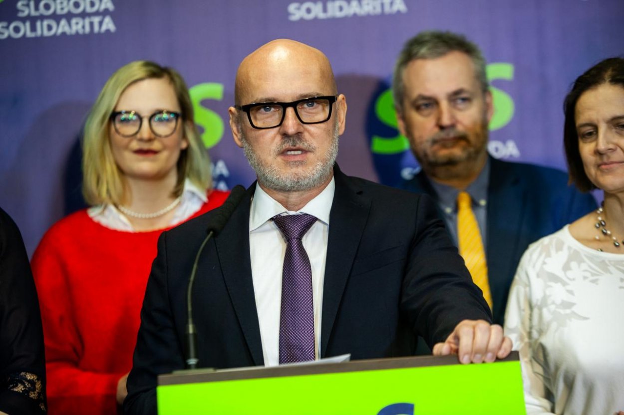 SaS predložila novelu, chce znížiť počet štátnych tajomníkov