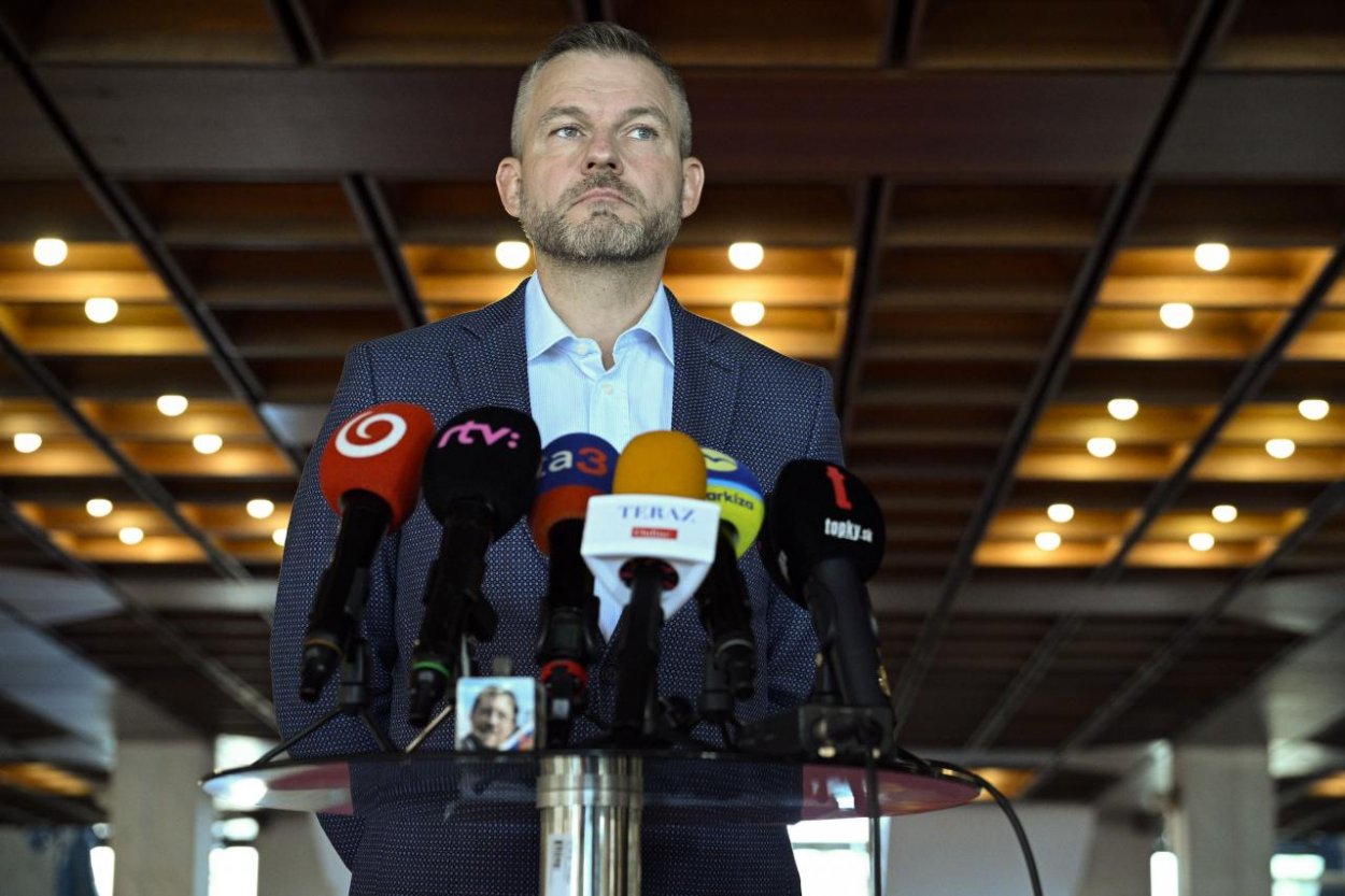 Pellegrini prerušil schôdzu, poslanci sa zídu opäť od 8. januára