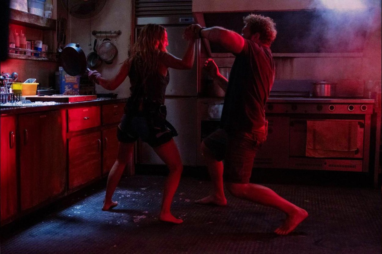 Filmy .týždňa: Čeľuste 2.0, Chlast po slovensky a anti-Wick