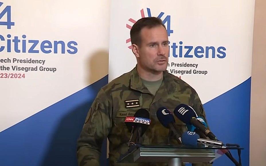 ČR: Poslanec ANO tvrdil, že armáda sledovala politikov aj ľudí, Řehka to poprel