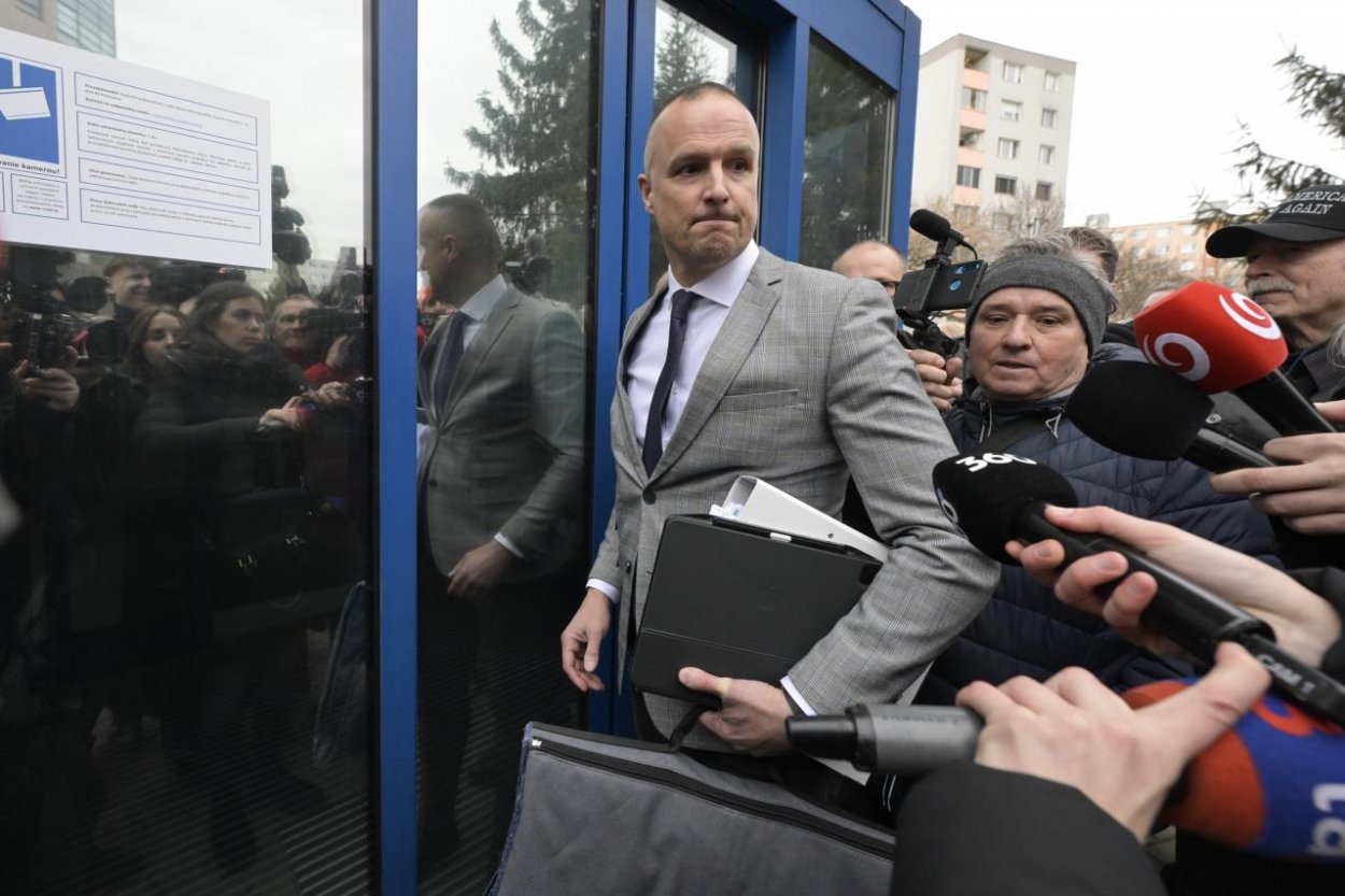 Proces s poradcom premiéra Fica sa začne na súde vo februári