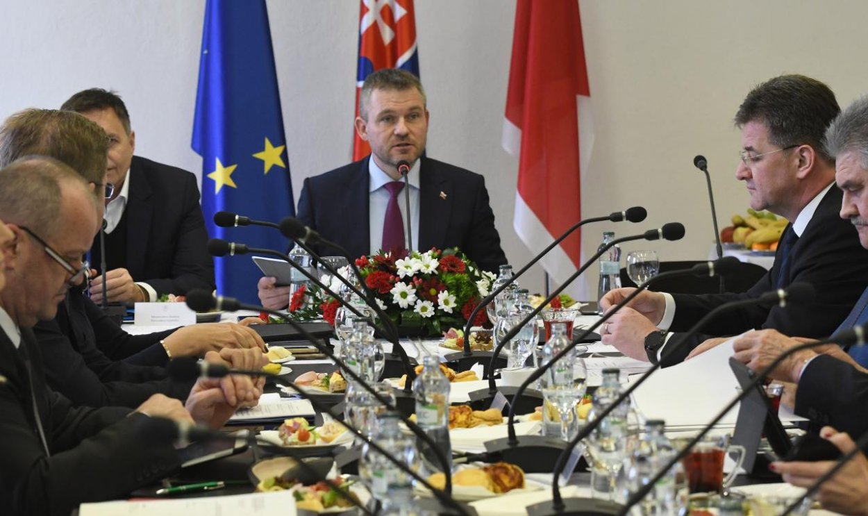 Premiér Pellegrini nevylučuje predčasné voľby. Zarazila ho vyjadrená podpora Mosta-Híd Zuzane Čaputovej