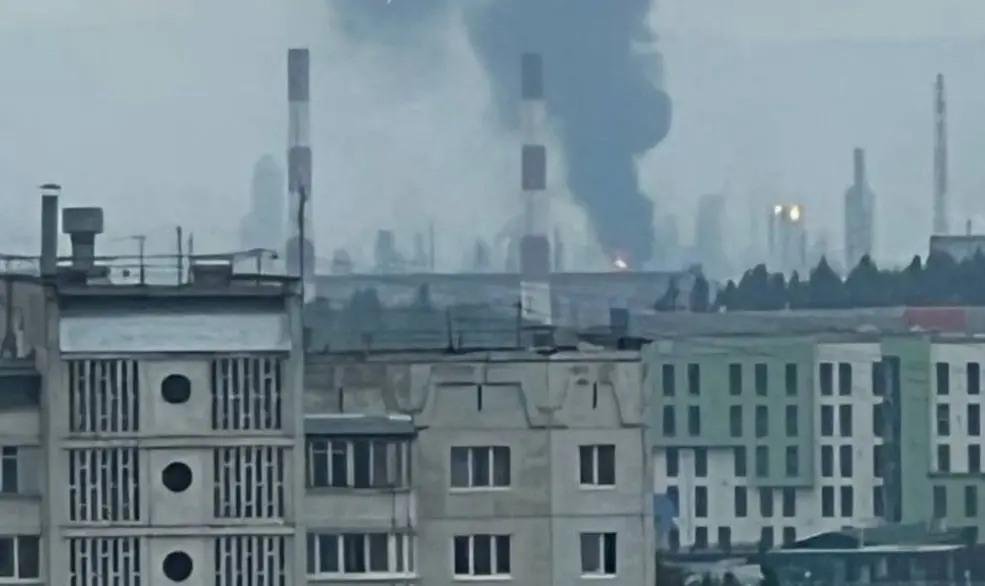 Ukrajina ONLINE: Zelenskyj potvrdil dronový útok na ruskú ropnú rafinériu v meste Perm