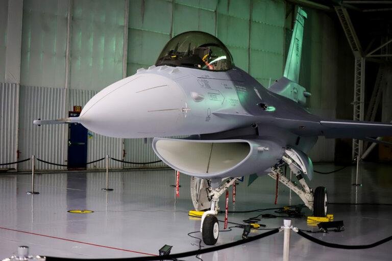Kaliňák chce do konca roka uzatvoriť zmluvy na kúpu ďalších štyroch F-16 za 390 miliónov eur 