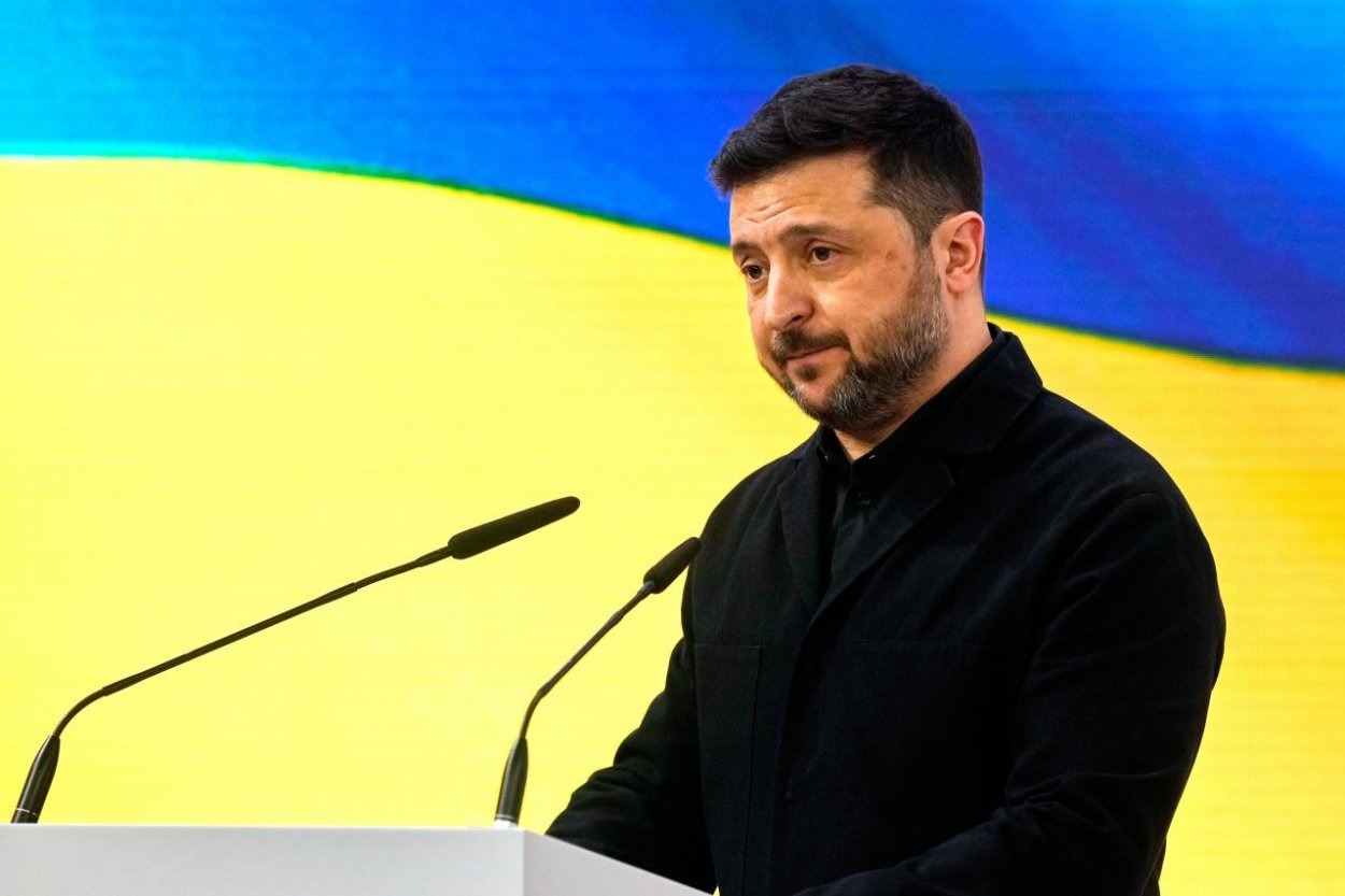 Zelenskyj: Určite neprehrávame, otázka je, či zvíťazíme. Ukrajina čelí tlaku na bojisku aj za rokovacím stolom