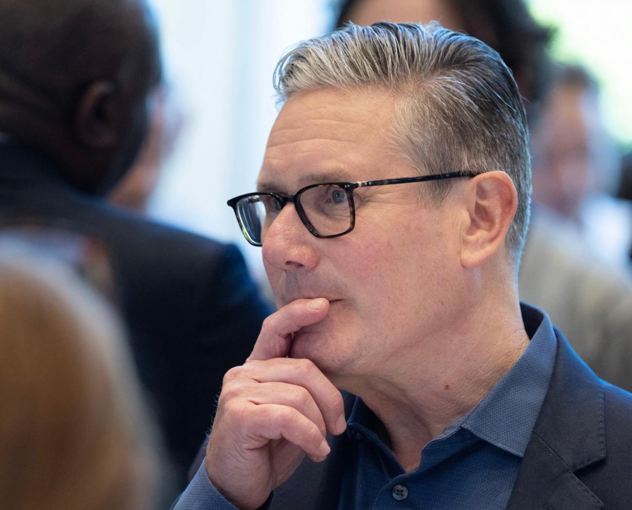 Britský premiér Keir Starmer zvažuje odstúpenie z čela Labouristickej strany