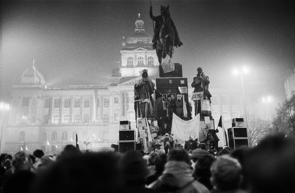 ČR si pripomína výročie Nežnej revolúcie, konajú sa koncerty, besedy aj protesty