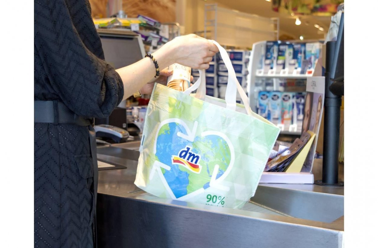 Dm nahrádza jednorazové plastové tašky novou ekologickou viacúčelovou taškou Durabag