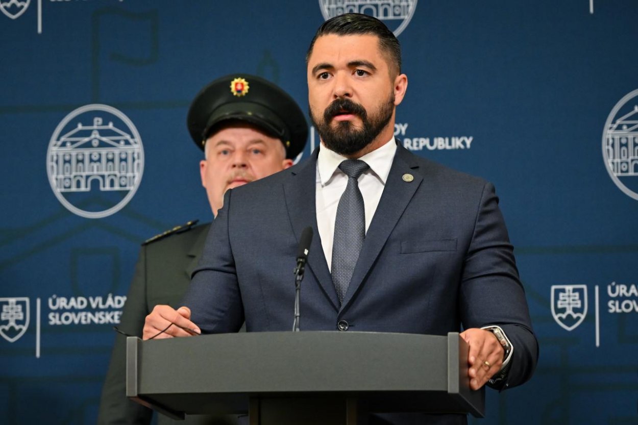 Šéf SIS P. Gašpar vyzval na zdržanlivosť pri informovaní o GRU na Slovensku