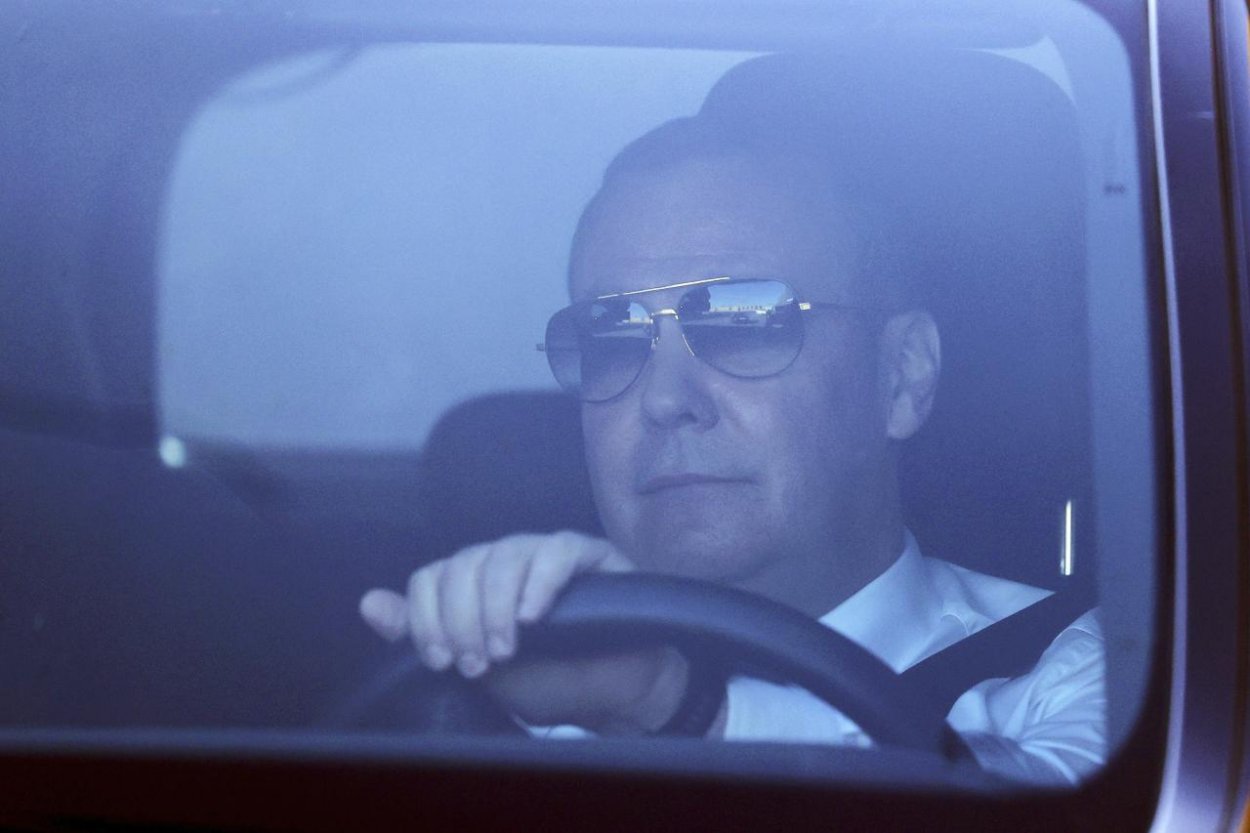 Medvedev sa zase vyhráža: Rusko môže zabaviť britské aktíva a zabrať ďalšie ukrajinské územia